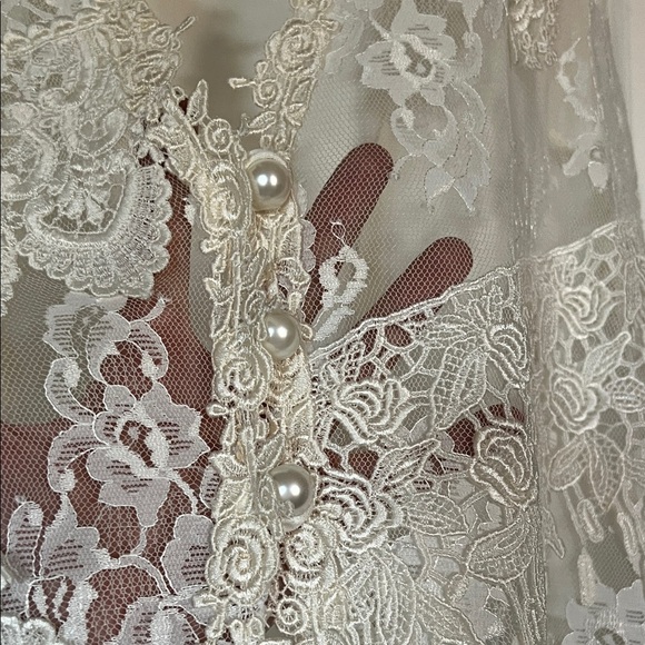 Carmin vintage Ivory Lace Sleeveless vest - Picture 5 of 6